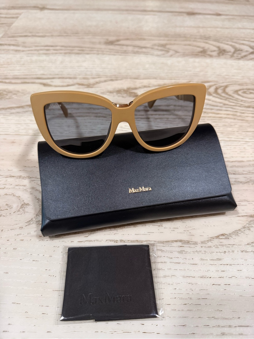 MaxMara Beige Cat-Eye Sunglasses with Dark Lenses - Picture 6 of 7